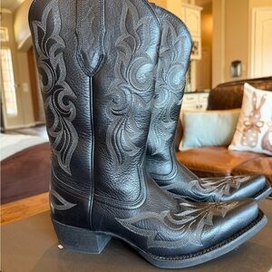 ARIAT WOMEN'S ROUND UP COLLINS BLACK SNIP TOE COWBOY BOOTS size 8